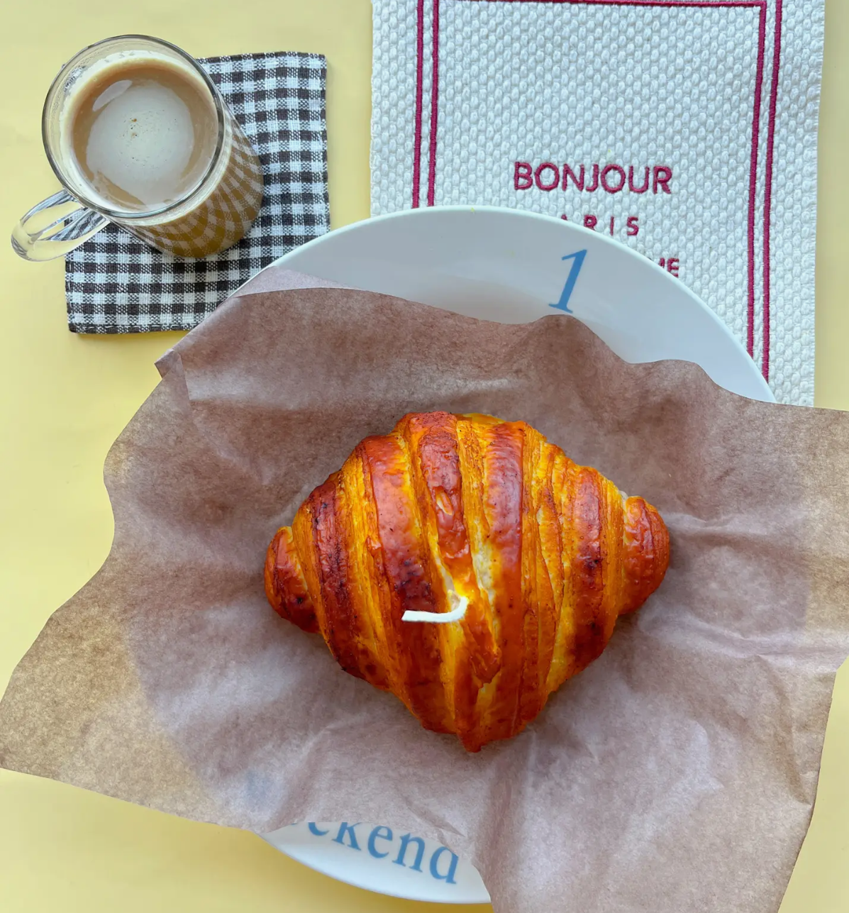 Croissant candle