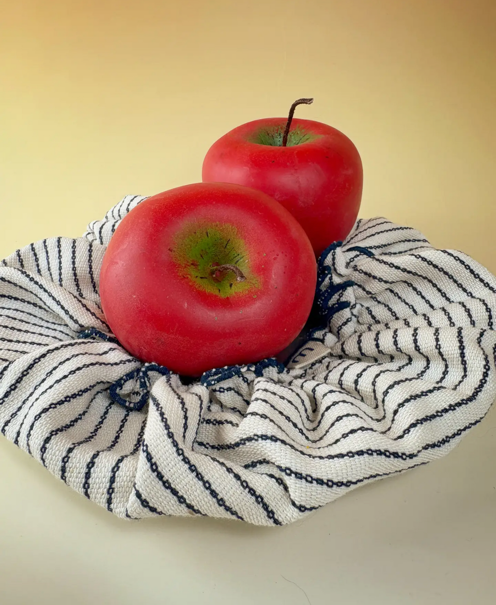 Red Apple candle