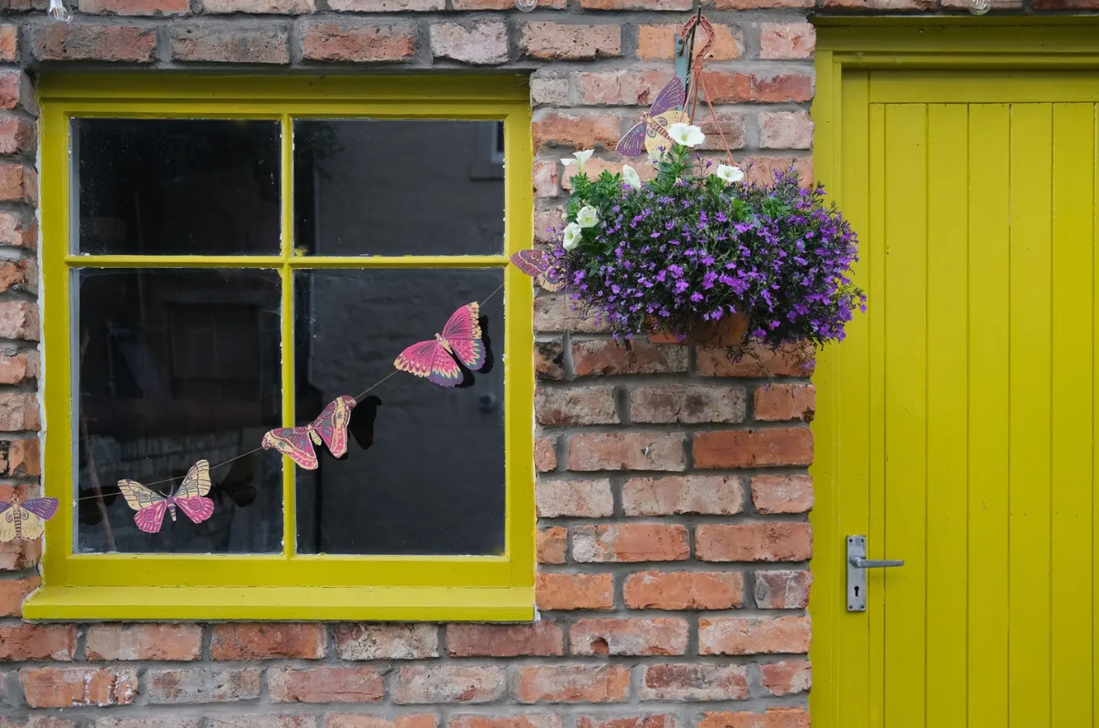 East End Press Butterfly Garland