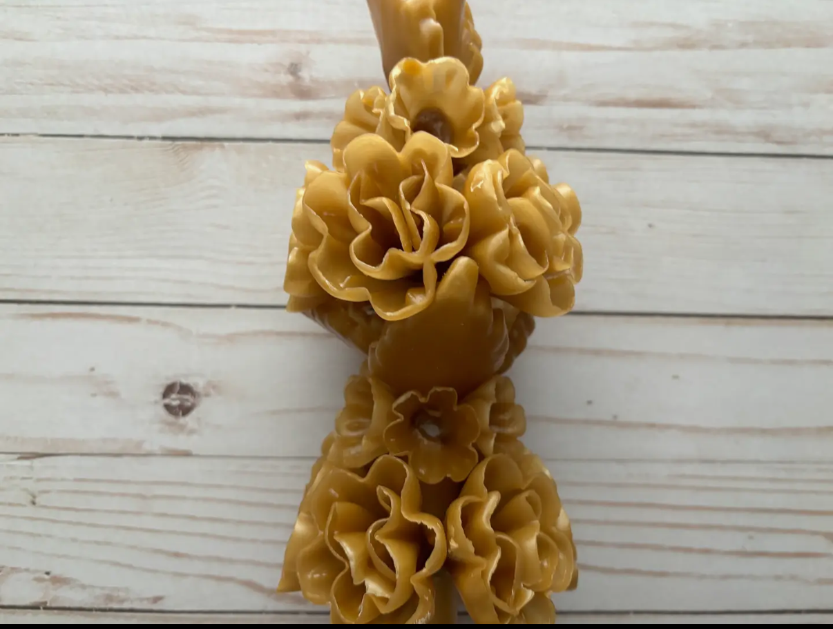 Large Marigold Candle in Beeswax/Natural